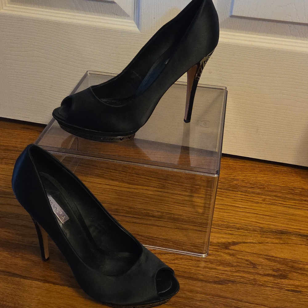BCBGMaxAzria Elegant Black Peep Toe Heels 8.5B